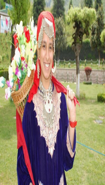 Pheran Hindu Women